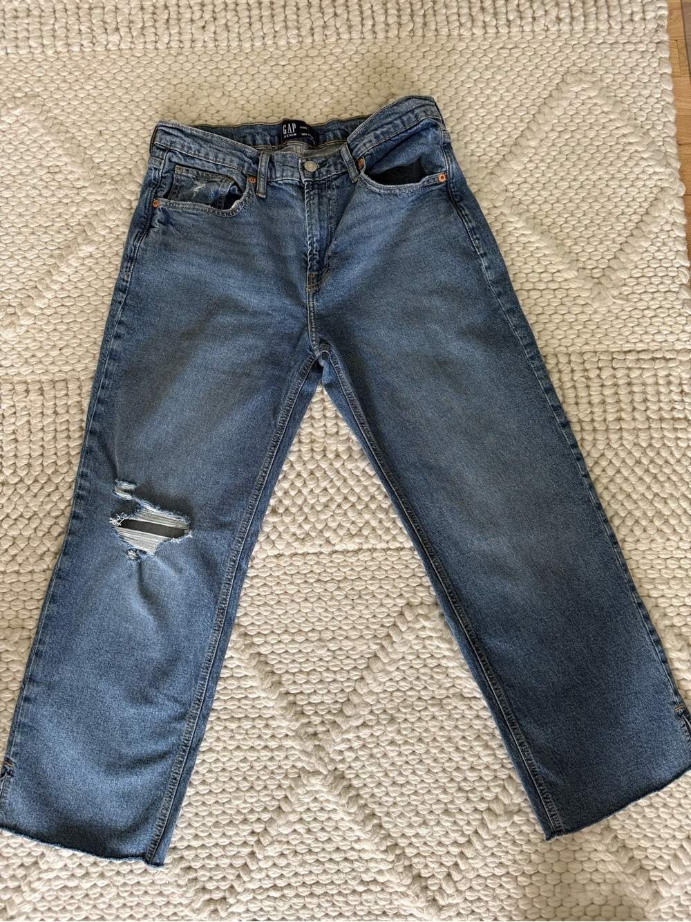 GAP Women’s 90d Loose Straight Leg Jeans in Medium Blue with Distressed Knee